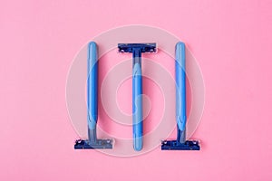 3 disposable razor blades