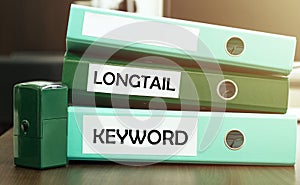 3 green office folders with text Longtail Keyword