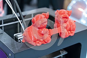 3D printer printing pig figure