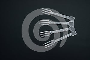 4 plastic disposal forks