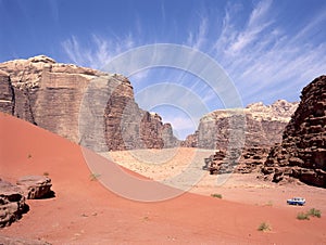 4 wheel drive in Wadi Rum desert in Jordan