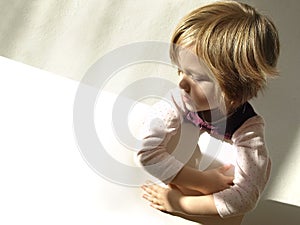 4 years old girl holding blank cardboard