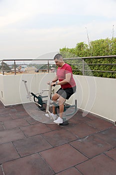 40-year-old man exercises on the roof garden of his building with effort and commitment to lose weight and improve his health