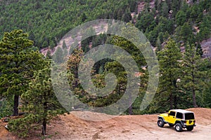 4x4 jeep on edge of cliff