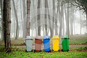 5 colors recycle bins