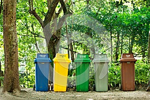 5 colors recycle bins