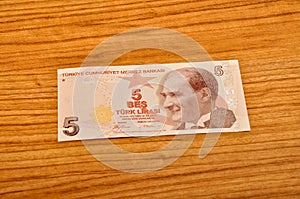 5 Turkish lira banknotes front view