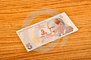 5 Turkish lira banknotes front view