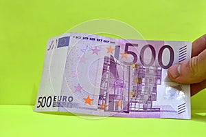 500 euros in one hand. The bill of 500 euros out of circulation