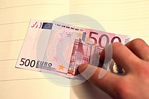 500 euros in one hand. The bill of 500 euros out of circulation