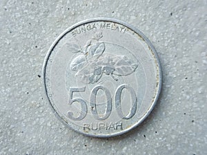 500 Indonesian rupiah coin.