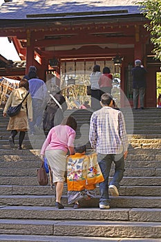 7,5,3 (Shichi-go-san)-going up to the temple
