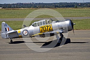 7072 - N. American AT-6C Harvard Mk 4