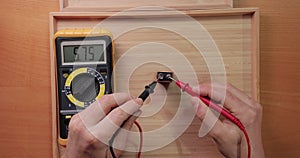 9 volt battery cell voltage checking