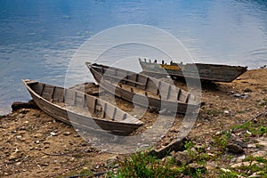 Abandon row boats.