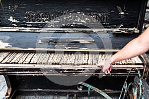 Abandond piano