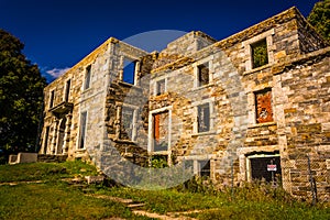 Abandoned building at Fort Williams Park, in Cape Elizabeth, Mai photo