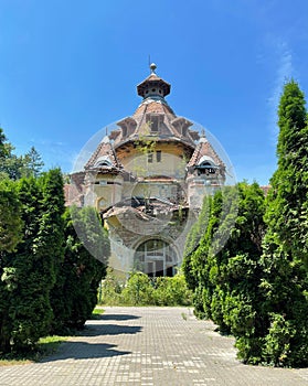 Abandoned building - sanatorium - Govora photo