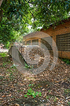 An abandoned car overhaul platform ramp