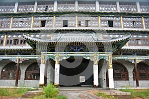 Abandoned Chinese building photo