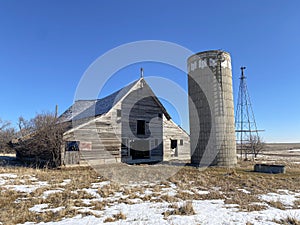 Abandoned farm and barn - South Dakota