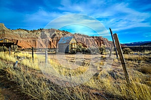 Abandoned farmer`s hut in the arid desert of Arizona USA