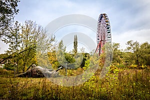 Abandoned ferris wheel / Spreepark Berlin