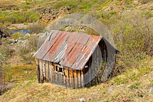 An abandoned prospectors cabin at otter creek, bc