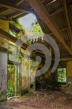 The abandoned ruin of the house at Lake Lagoa das Furnas on the