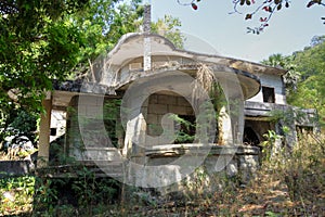 Abandoned villa, Kep
