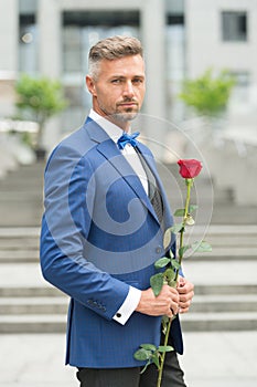 Ability to surprise. Valentines day and anniversary. Dating services. How to be romantic. Romantic gentleman. Man mature