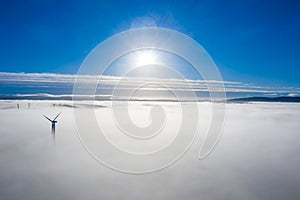 Más alto nubes sobre el barrancos en región niebla irlanda 