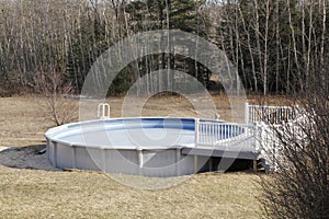 Above ground swimming pool