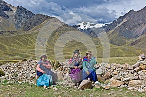 Abra La Raya, Peru: Women at High Altitude