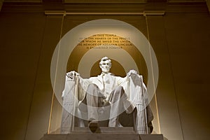 Abraham Lincoln memorial statue at night.