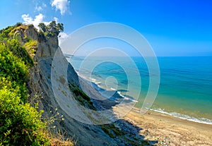 Abrupt sandy coast