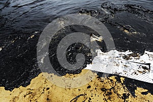 Absorbent paper used for lining oil from crude oil spilled