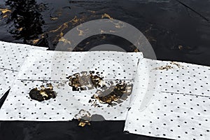 Absorbent paper used for lining oil from crude oil spilled