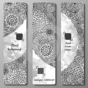 Abstract vector hand drawn doodle floral pattern card set.