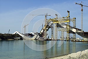 Abu Dhabi: Historic pic (Dec 2009) of building work on Sheikh Zayed Bridge (1)