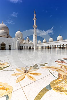 Abu Dhabi Sheikh Zayed Grand Mosque minaret portrait format Unit