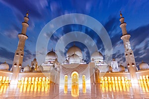 Abu Dhabi Sheikh Zayed Grand Mosque twilight minarets United Ara