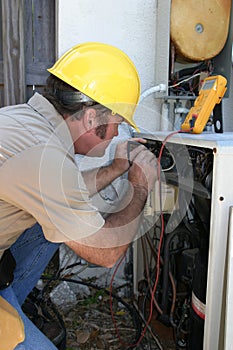 AC Tech Testing Voltage