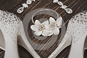 Accessoiry bride for the wedding ceremony 6694.