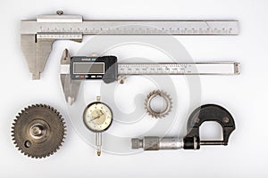 Accessories for accurate measurements in the engineering laboratory. Caliper and micrometer for measuring work