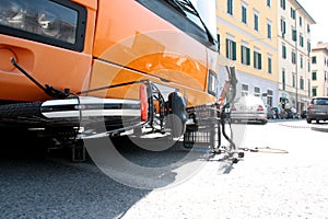 Accident bus crushes cyclist