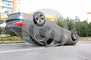 Accident Car overturned in the middle of the road