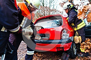 Accident - Fire brigade rescues Victim of a car crash