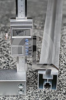 Accurate digital height gauge with metal scriber on plane granite measuring surface plate
