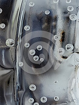 Achromatic monochrome bubbles on a transparent wall